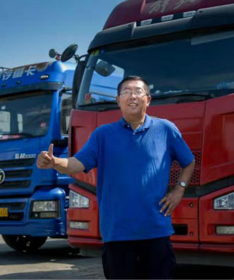 現(xiàn)場(chǎng)裝貨協(xié)調(diào)專(zhuān)家：王呈新