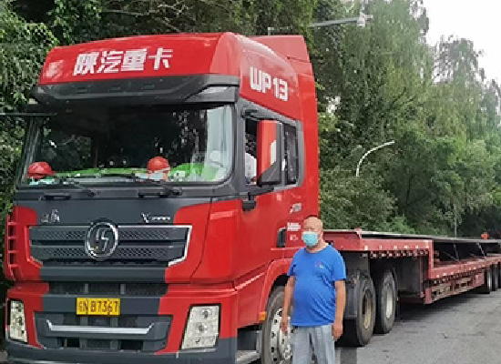 鋼都物流公司給鞍鋼客戶裝載鋼板到全國各地廠家！