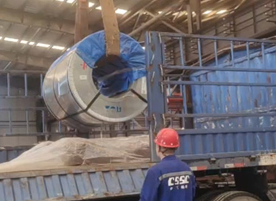 鋼都物流公司給鞍鋼客戶裝載鋼卷到全國各地廠家！